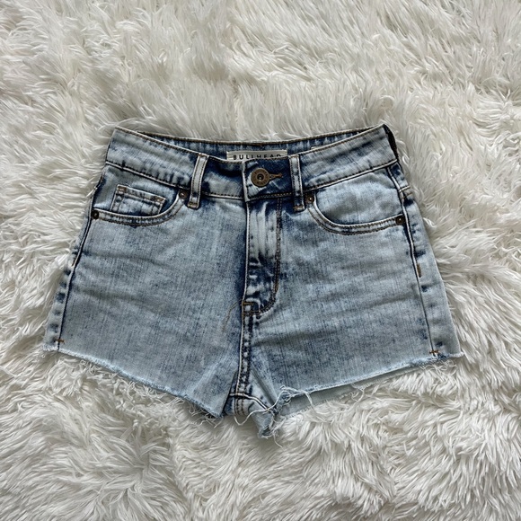 Bullhead Denim Co. Frayed High-Waisted Light Wash Jean Shorts Size 00 - Picture 2 of 15